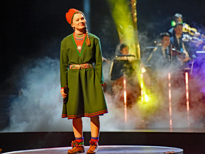 Marja Mortensson on stage during the awards ceremony at Oslo Opera House. Photo: Sven Gj. Gjeruldsen, The Royal Court.